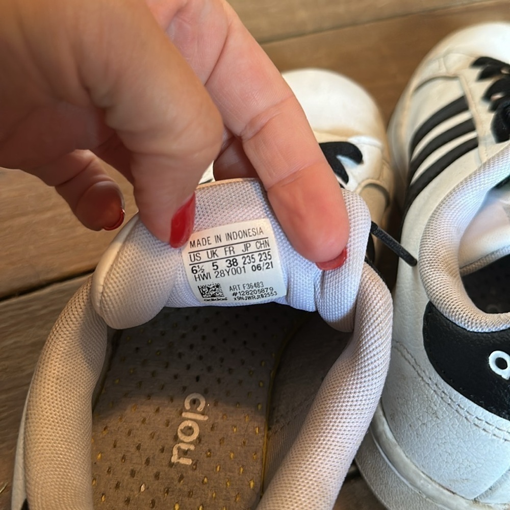 Adidas Women’s sneakers size 6.5 - Picture 5 of 6